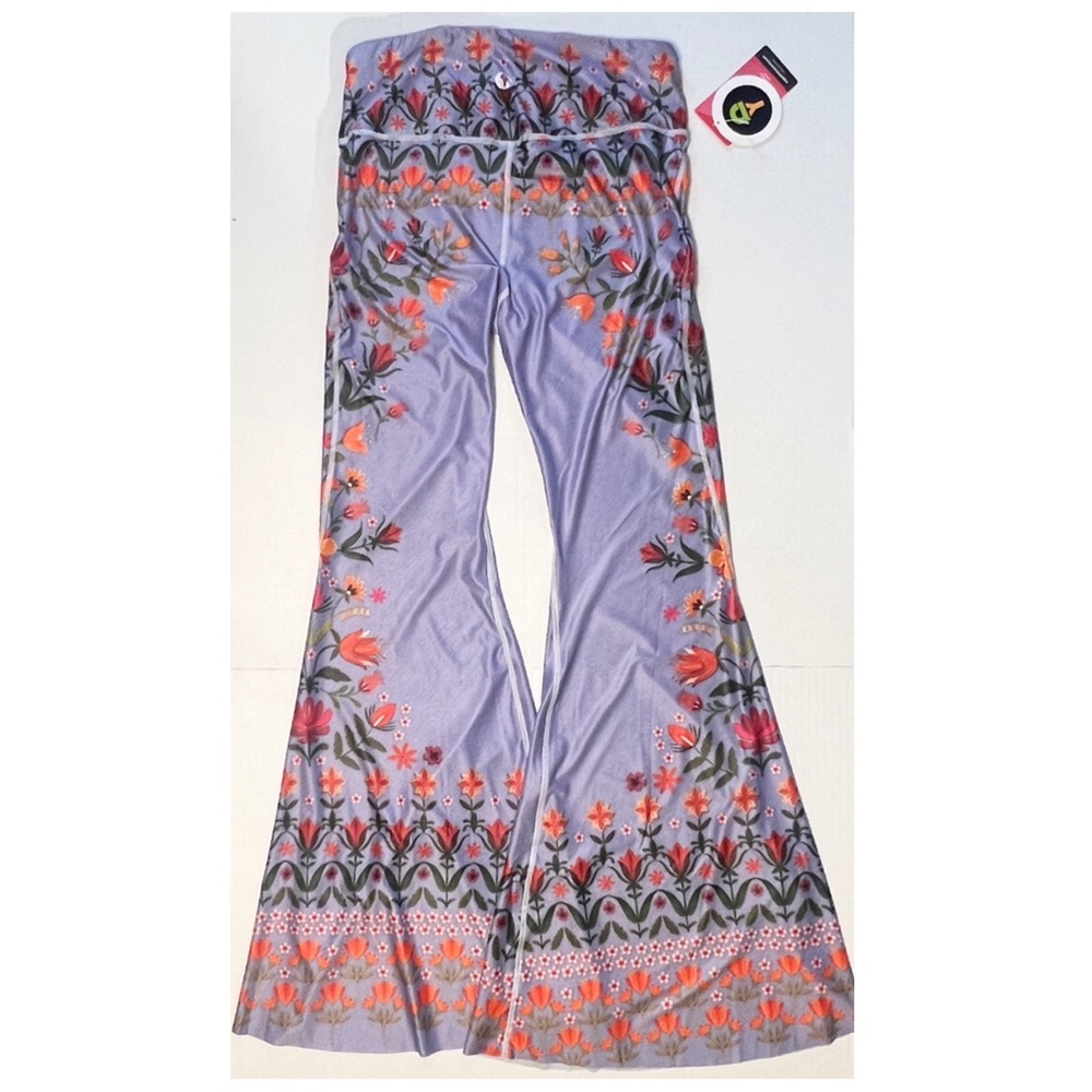 •YOGA DEMOCRACY• High Waist Bell Bottoms 2.0 Leggings in Lavender Love Size L - Picture 3 of 13